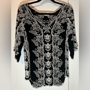 Solitaire Black & White Embroidered 3/4 Sleeve Tunic Top